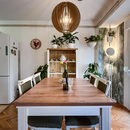 Apartament Green Cozy Central Apartment