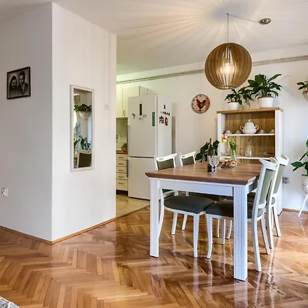 Green Cozy Central Apartment Apartament *