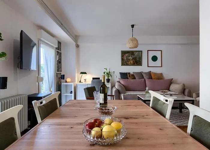 Avocado Center- Pet Friendly!