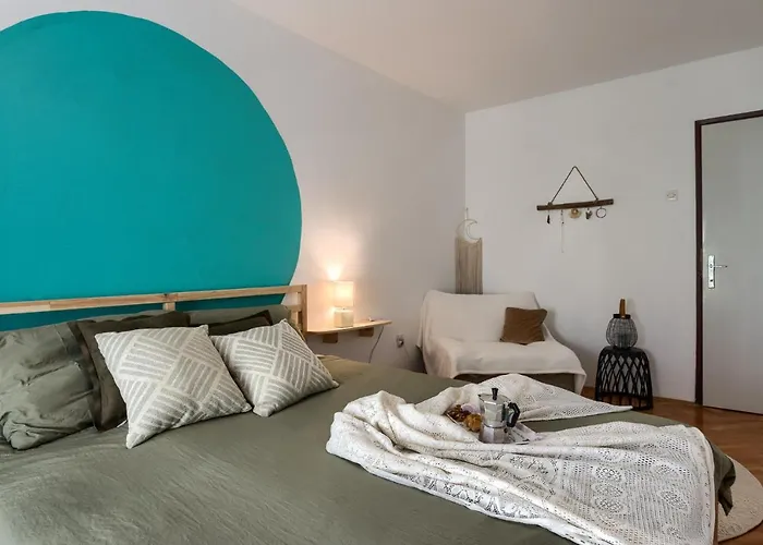 Avocado Center- Pet Friendly! *