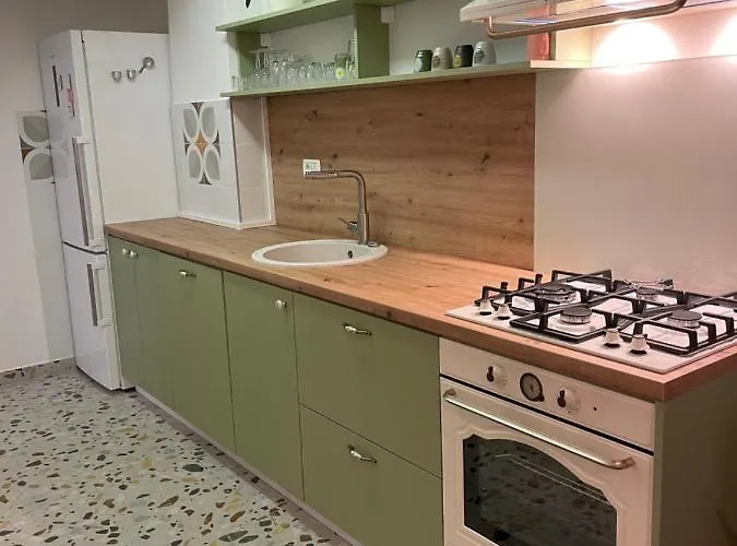 Avocado Center- Pet Friendly! 普拉
